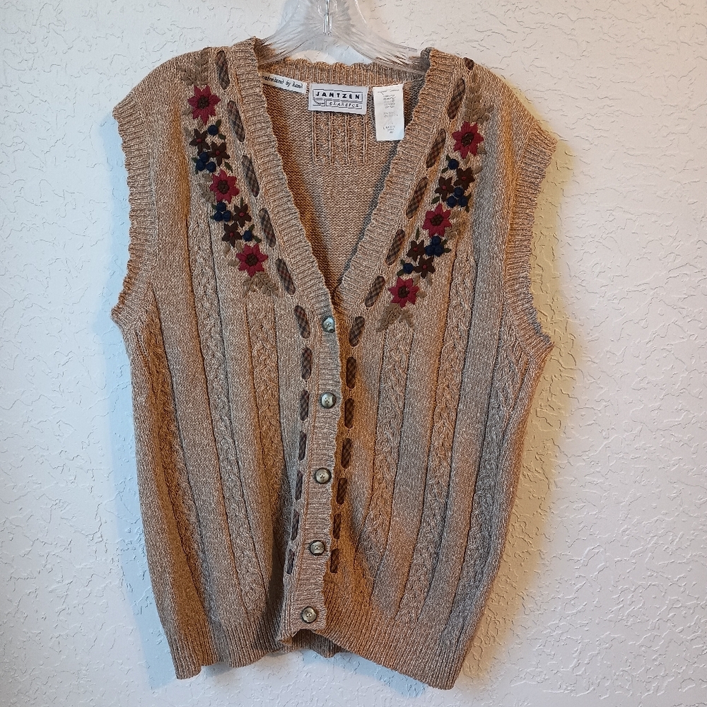 ⭐Final Sale Price⭐Vintage Hand Embroidered Grandma Knitted Button Up Vest M